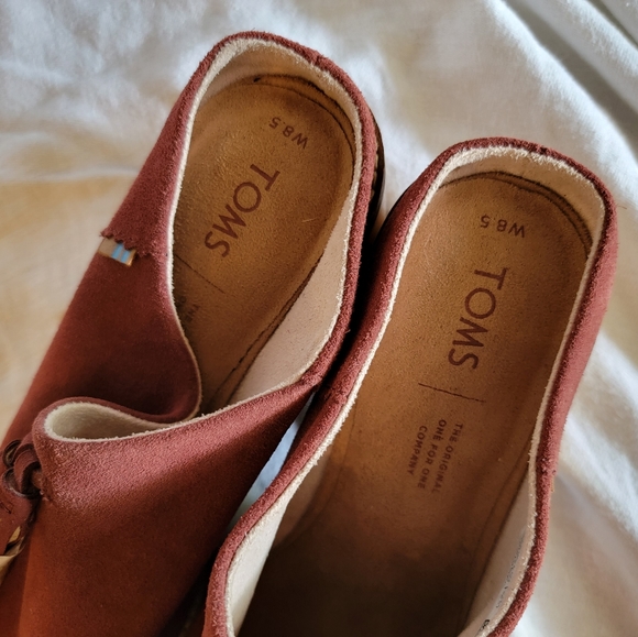 Maroon TOMS Heeled Suede Mules with Tassle Detail - Size 8.5 - Picture 3 of 6